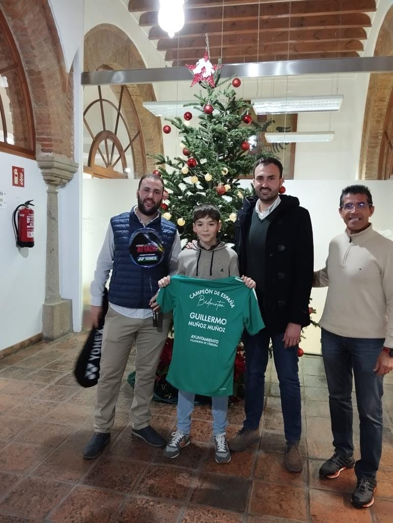 Nuestro alcalde, Isaac Reyes, recibió el pasado 4 de enero a todo un Campeón de España, Guillermo Muñoz Muñoz, que se ha proclamó recientemente en Oviedo bicampeón de España de bádminton